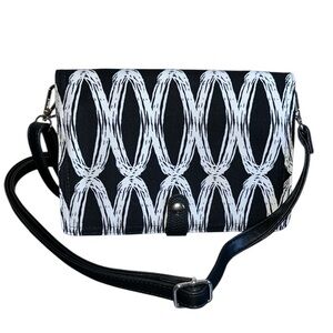Thirty-One Double Up Crossbody Clutch in Black and White Links